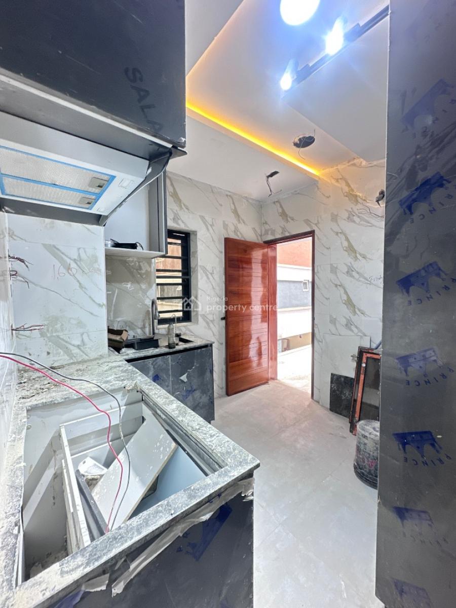 Spacious 3 Bedroom Apartment with Pool & Elevator, Lekki Phase 1, Lekki, Lagos, Flat / Apartment for Sale