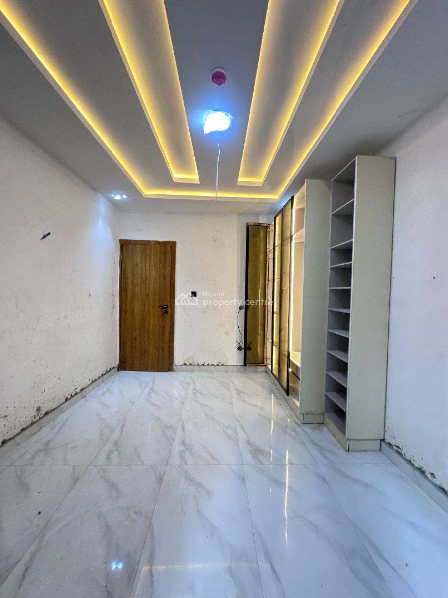 Spacious 3 Bedroom Apartment with Pool & Elevator, Lekki Phase 1, Lekki, Lagos, Flat / Apartment for Sale