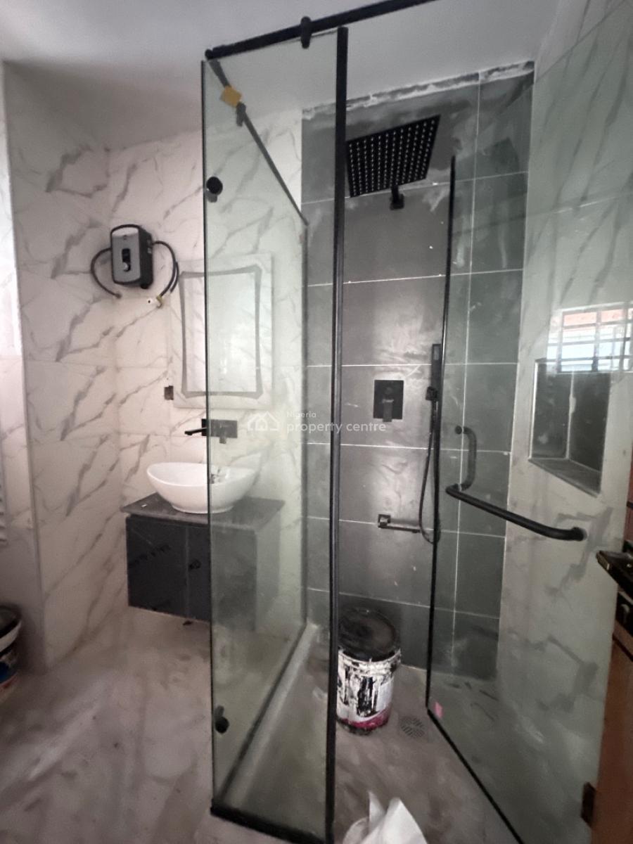 Spacious 3 Bedroom Apartment with Pool & Elevator, Lekki Phase 1, Lekki, Lagos, Flat / Apartment for Sale