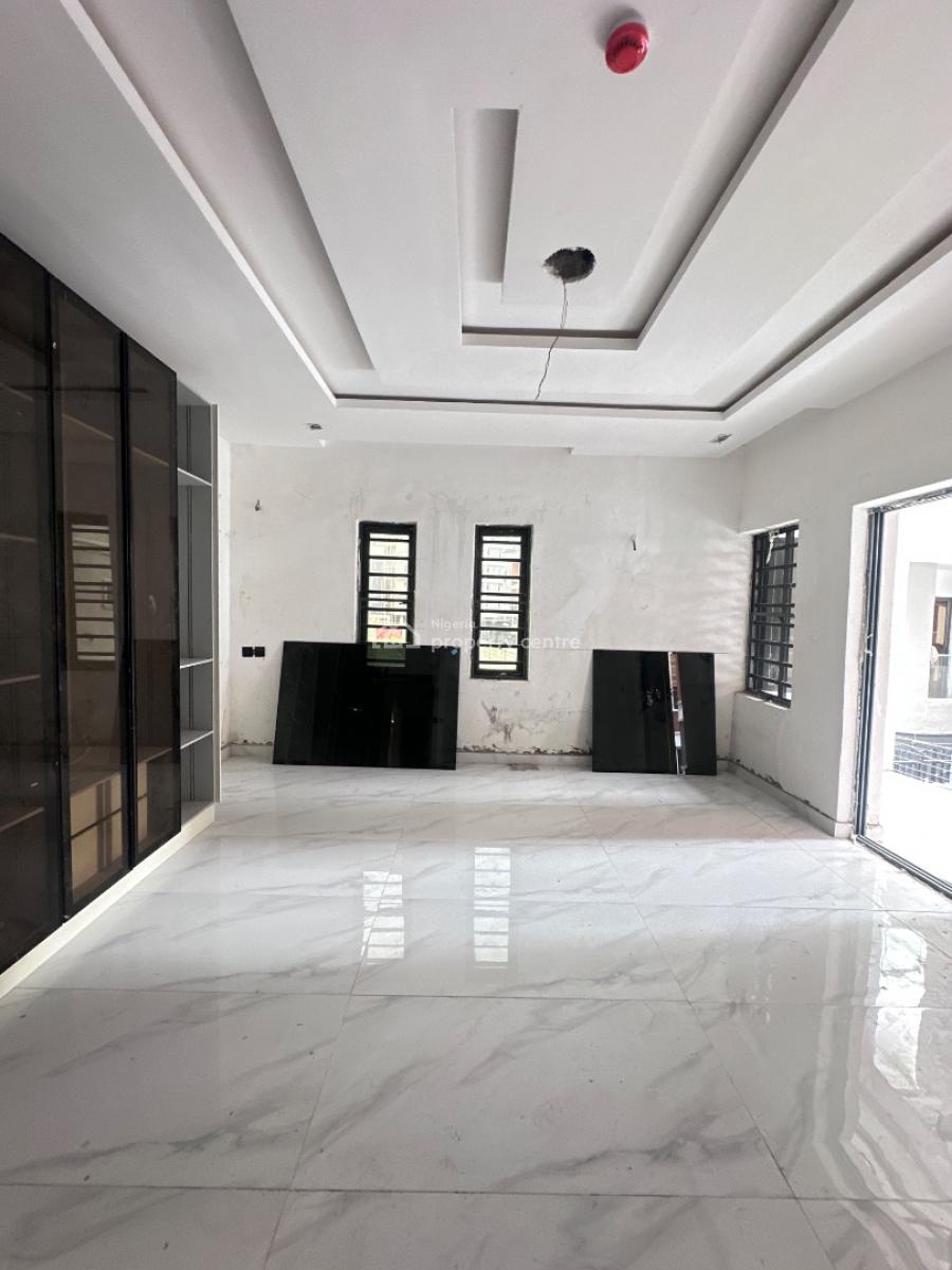 Spacious 3 Bedroom Apartment with Pool & Elevator, Lekki Phase 1, Lekki, Lagos, Flat / Apartment for Sale