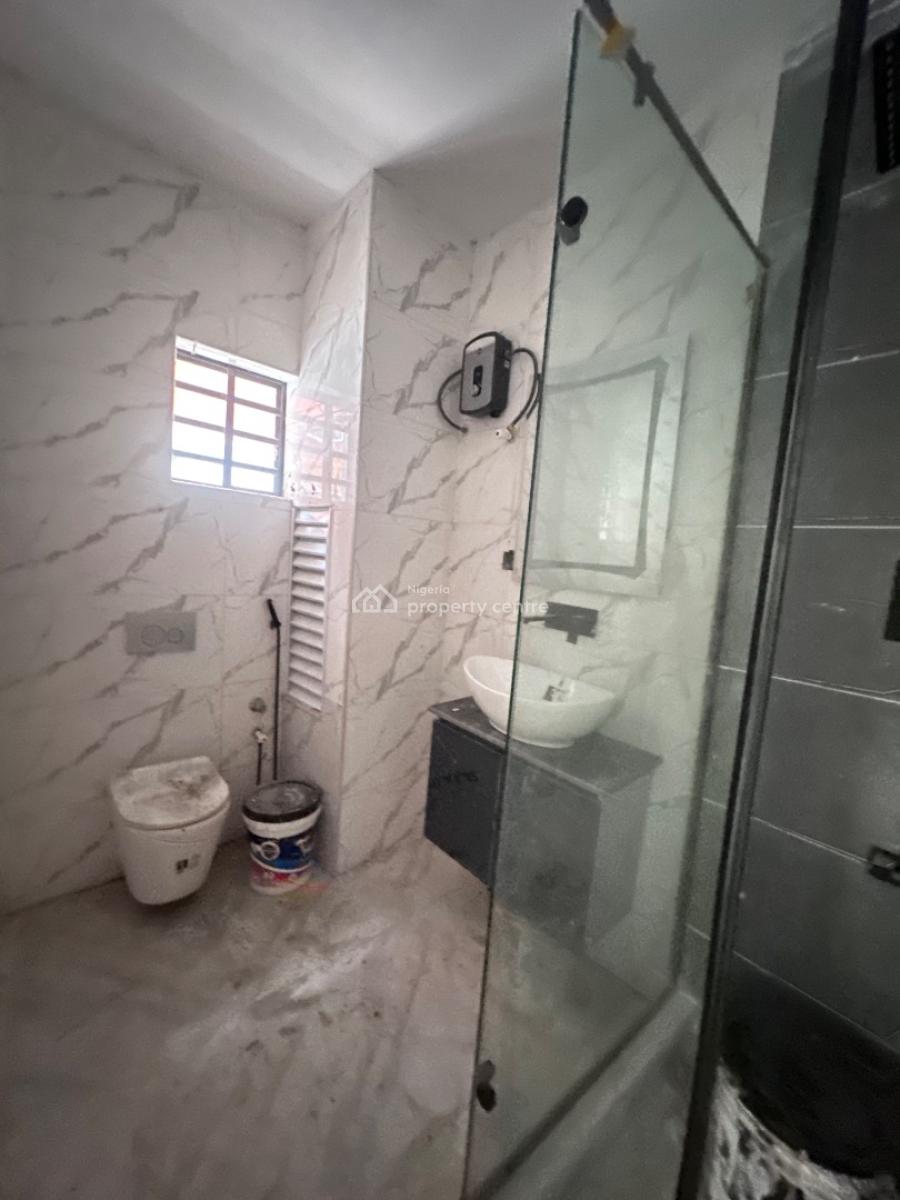 Spacious 3 Bedroom Apartment with Pool & Elevator, Lekki Phase 1, Lekki, Lagos, Flat / Apartment for Sale
