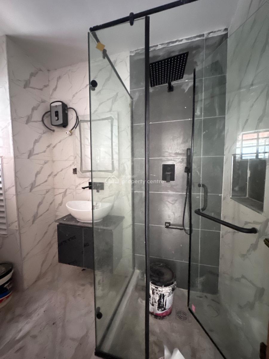 Spacious 3 Bedroom Apartment with Pool & Elevator, Lekki Phase 1, Lekki, Lagos, Flat / Apartment for Sale