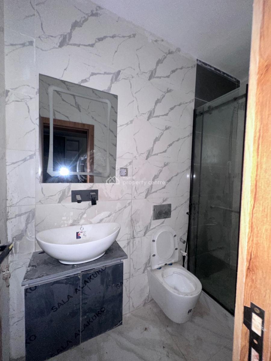 Spacious 3 Bedroom Apartment with Pool & Elevator, Lekki Phase 1, Lekki, Lagos, Flat / Apartment for Sale