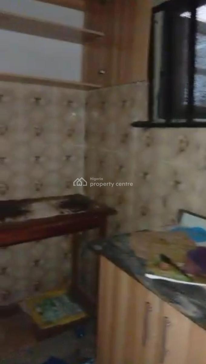 Lovely 2 Bedroom Flat, Makoko, Yaba, Lagos, Flat / Apartment for Rent