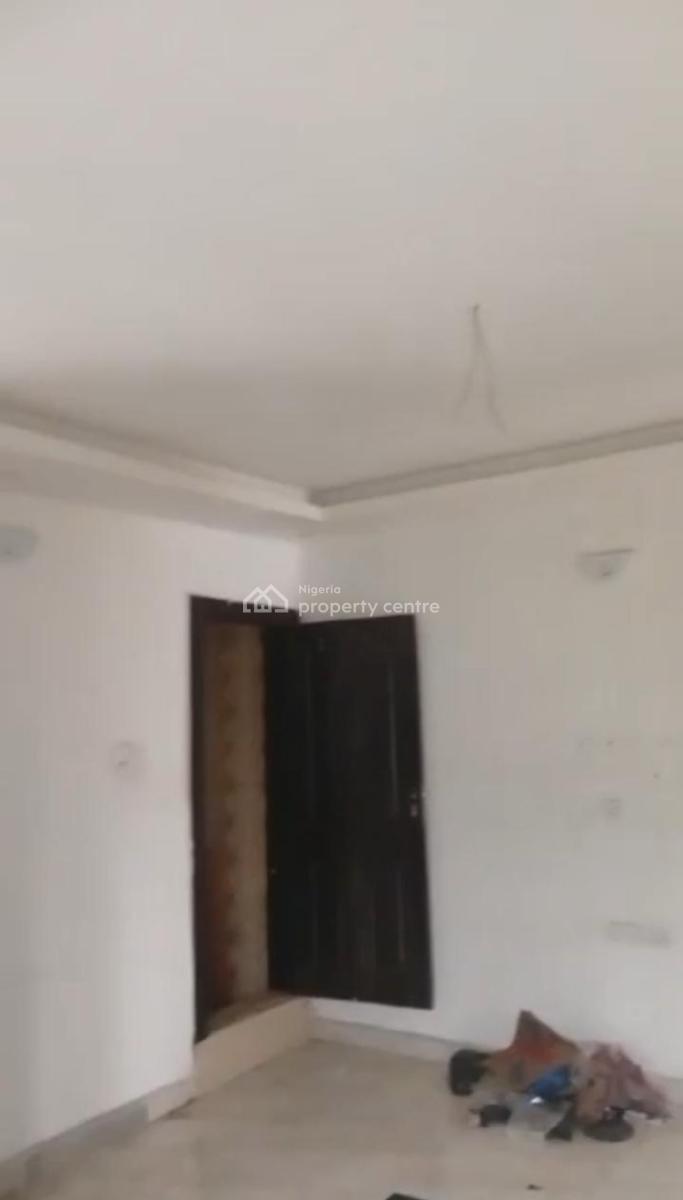 Lovely 2 Bedroom Flat, Makoko, Yaba, Lagos, Flat / Apartment for Rent