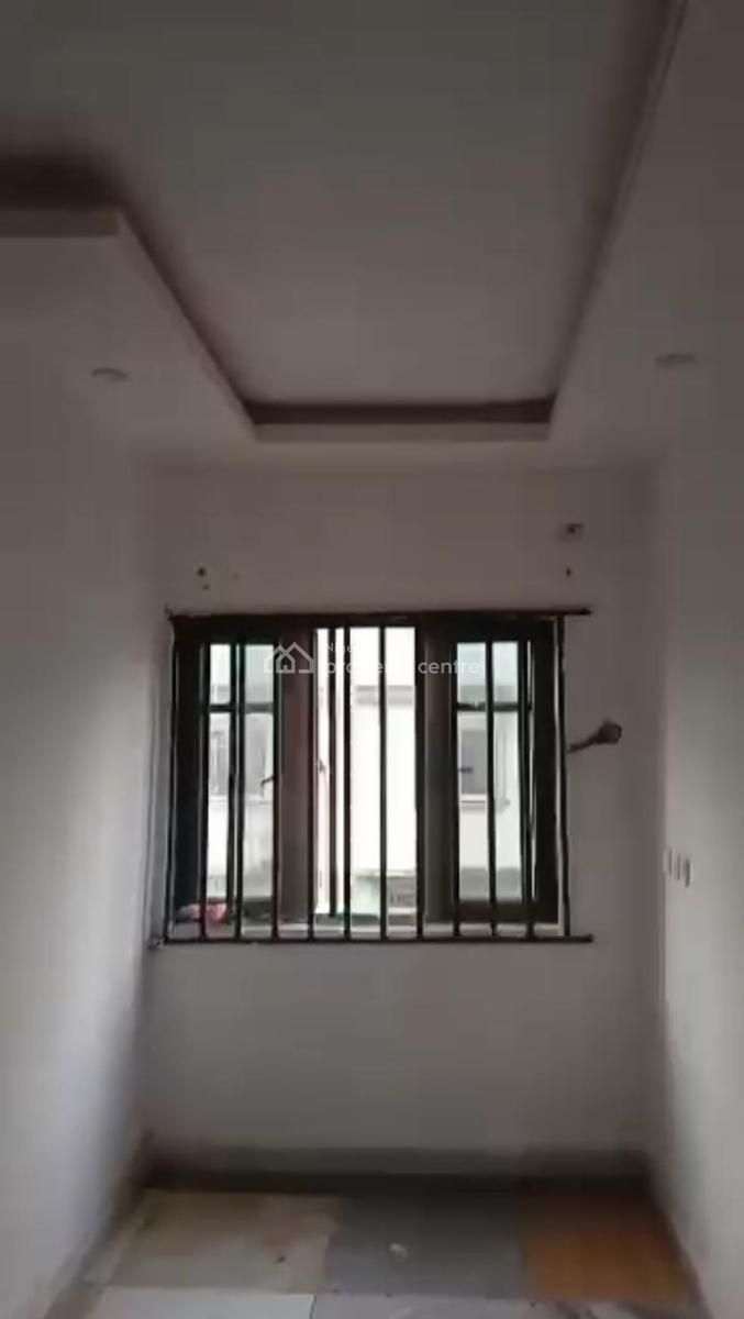 Lovely 2 Bedroom Flat, Makoko, Yaba, Lagos, Flat / Apartment for Rent