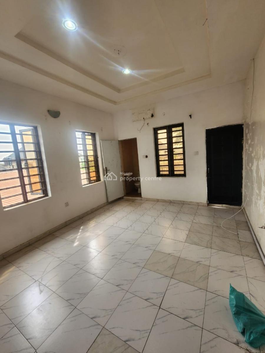 Neatly Used 2 Bedrooms Upstairs Flat, Off Ibeshe Road, Ibeshe, Ikorodu, Lagos, Flat / Apartment for Rent