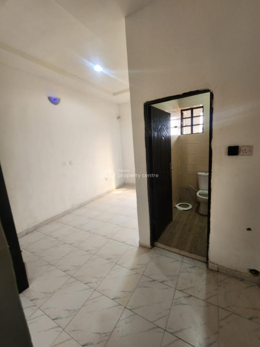 Neatly Used 2 Bedrooms Upstairs Flat, Off Ibeshe Road, Ibeshe, Ikorodu, Lagos, Flat / Apartment for Rent