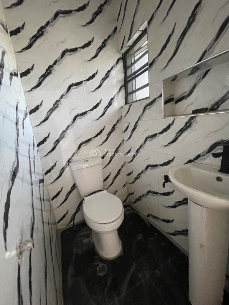 Well Spacious 2 Apartments, Yaba, Lagos, Flat / Apartment for Sale