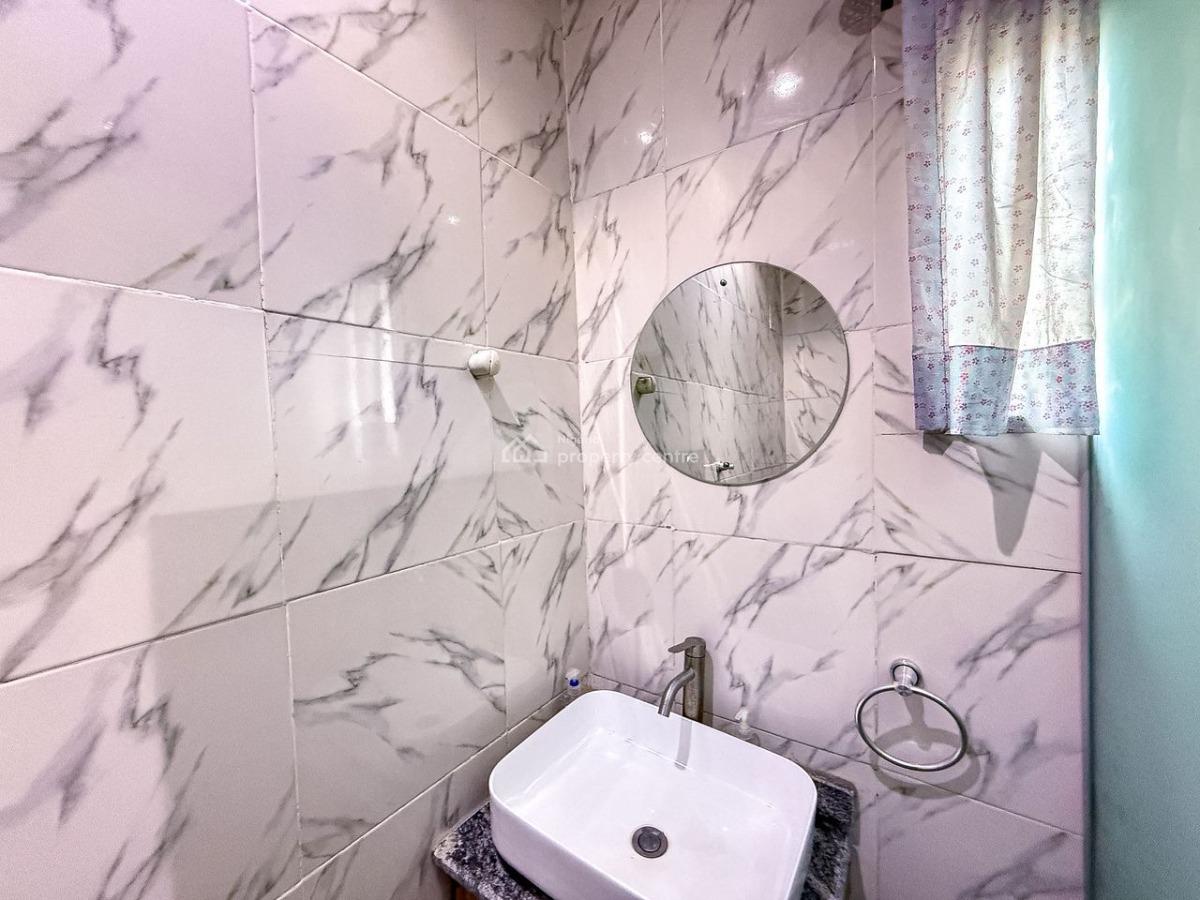 Cozy 2 Bedroom Apartment in Magodo Gra Phase 2, Moradeun, Gra Phase 2, Magodo, Lagos, Flat / Apartment Short Let