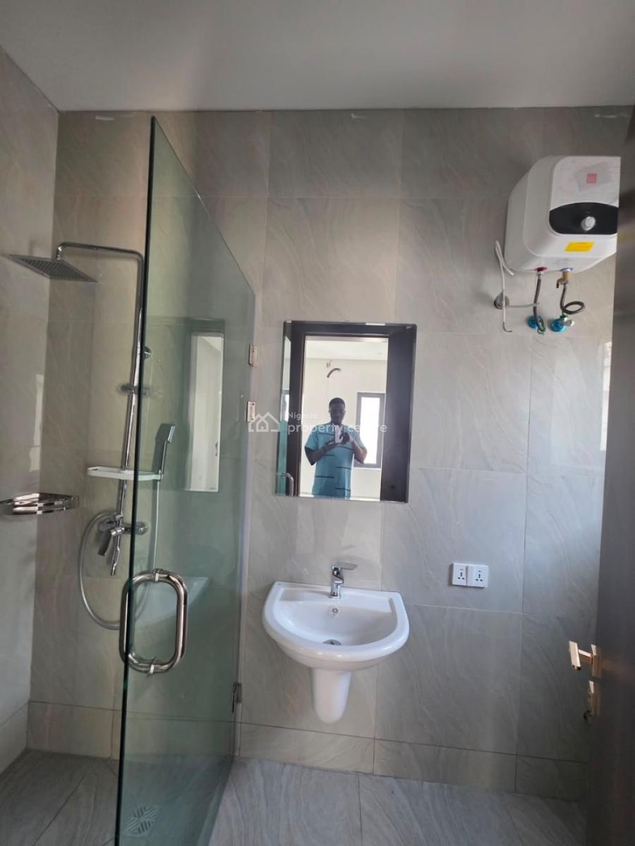 Newly Built 4 Bedrooms Apartment, Lekki Phase 1, Lekki, Lagos, Flat / Apartment for Sale