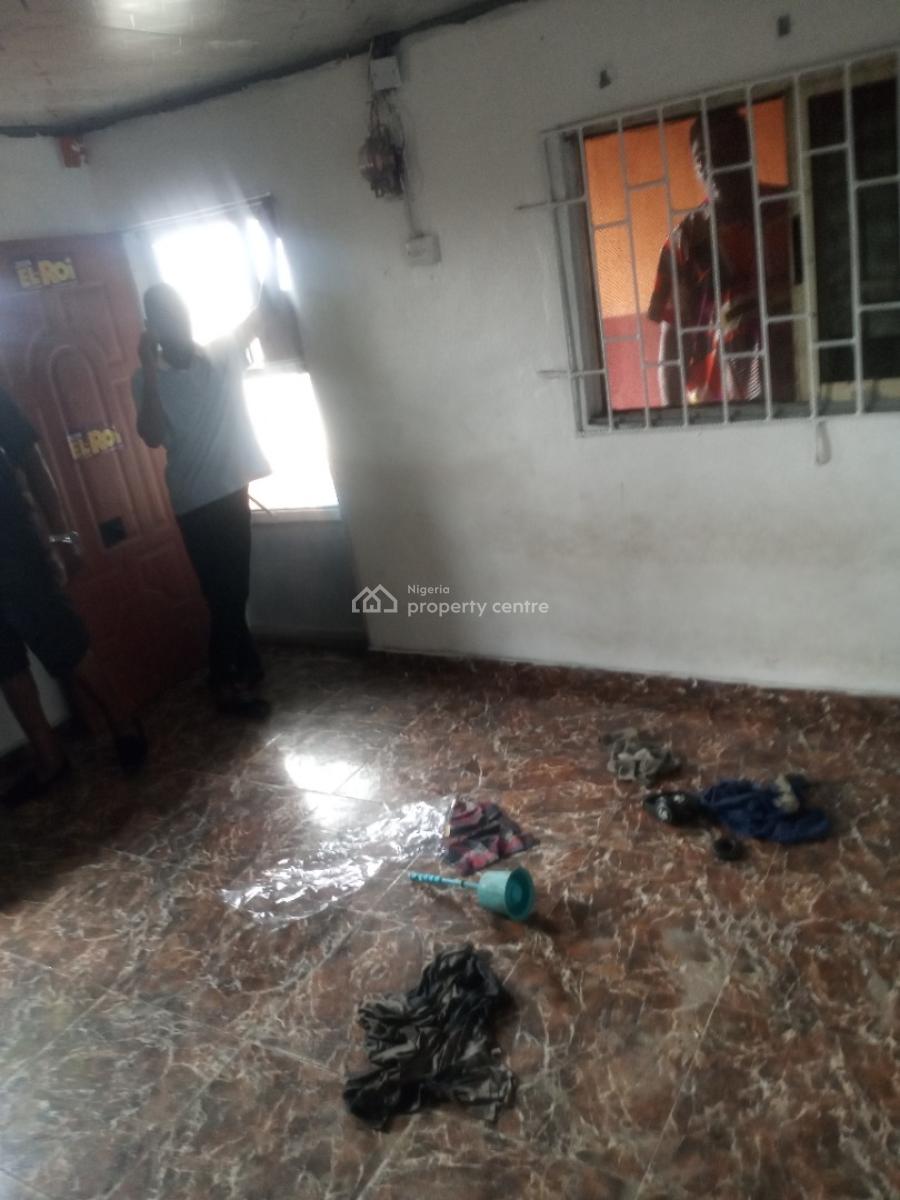 Room Self, Ijesha/aguda, Surulere, Lagos, Self Contain (single Rooms) for Rent