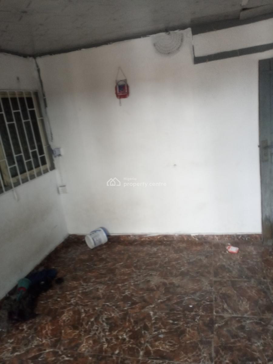 Room Self, Ijesha/aguda, Surulere, Lagos, Self Contain (single Rooms) for Rent