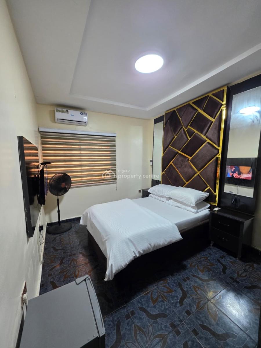 Single Room Furnished & Serviced, House 921, 4th Avenue Gwarimpa Opposite Hmedix, Gwarinpa, Abuja, Flat / Apartment for Rent