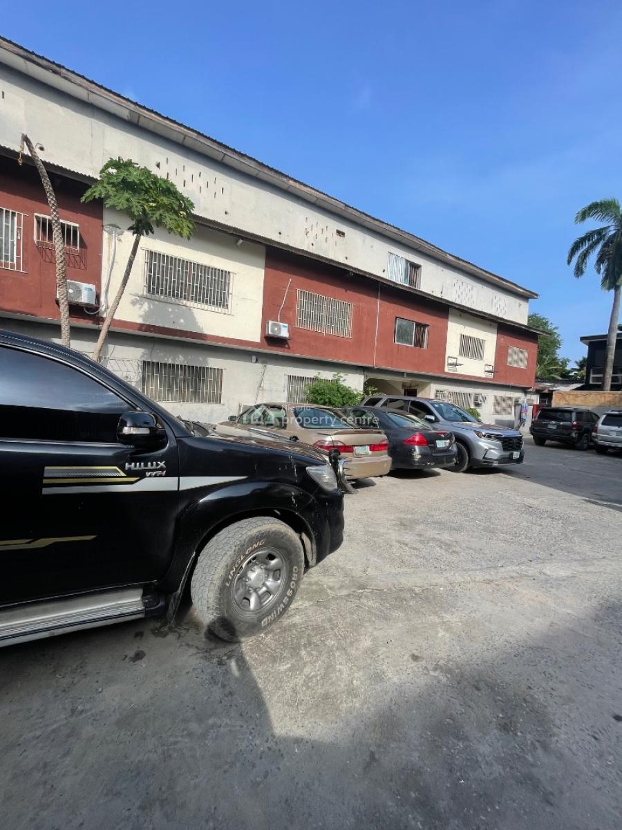 Spacious 3bedrooms Flat Upstairs in Victoria Island, Sapara Williams Close Off Idowu Martins, Victoria Island (vi), Lagos, Flat / Apartment for Rent