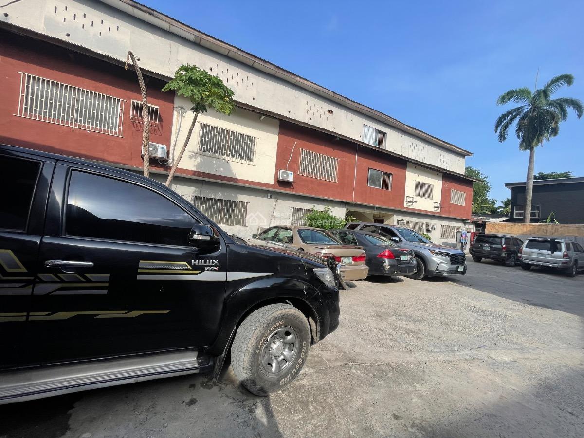 Spacious 3bedrooms Flat Upstairs in Victoria Island, Sapara Williams Close Off Idowu Martins, Victoria Island (vi), Lagos, Flat / Apartment for Rent