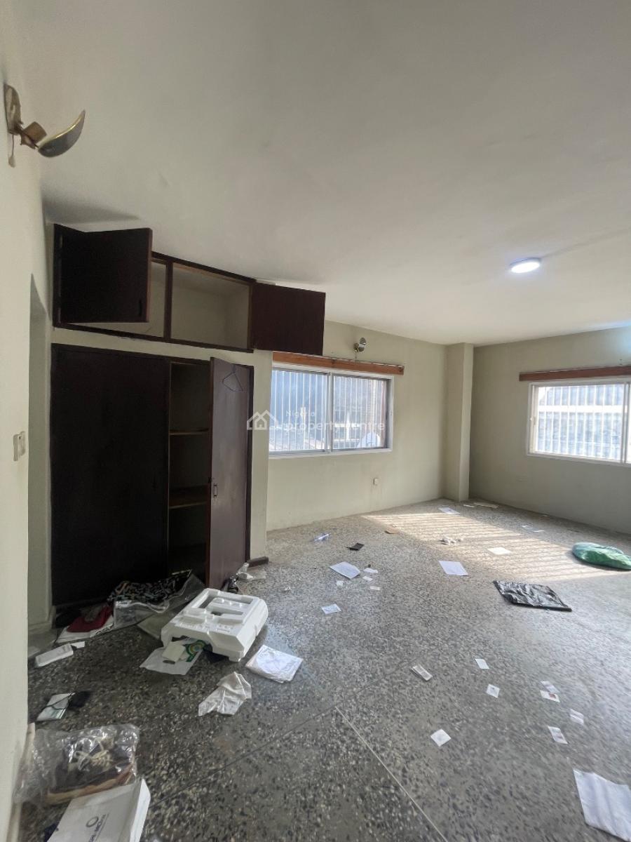 Spacious 3bedrooms Flat Upstairs in Victoria Island, Sapara Williams Close Off Idowu Martins, Victoria Island (vi), Lagos, Flat / Apartment for Rent