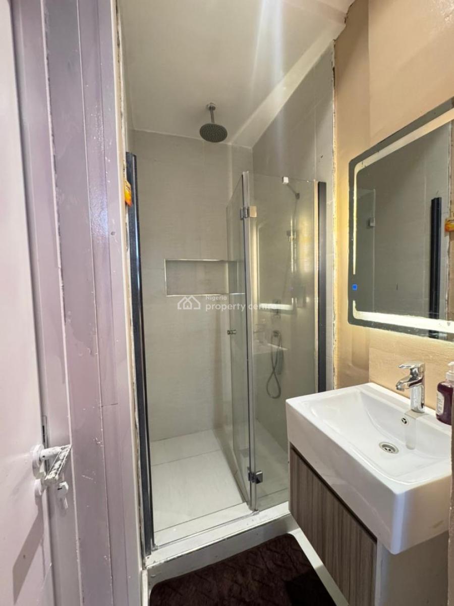 2 Bedroom Apartment with Ps5, Swimming Pool,air Hockey, 24/7 Security, Lekki Phase 1, Lekki, Lagos, Flat / Apartment Short Let