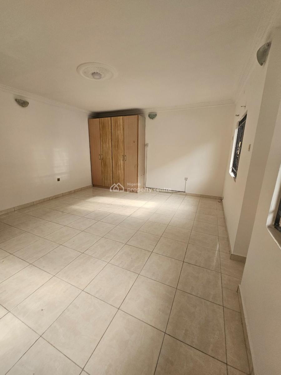 Spacious 4-bedroom Flat, Lekki Phase 1, Lekki, Lagos, Flat / Apartment for Rent