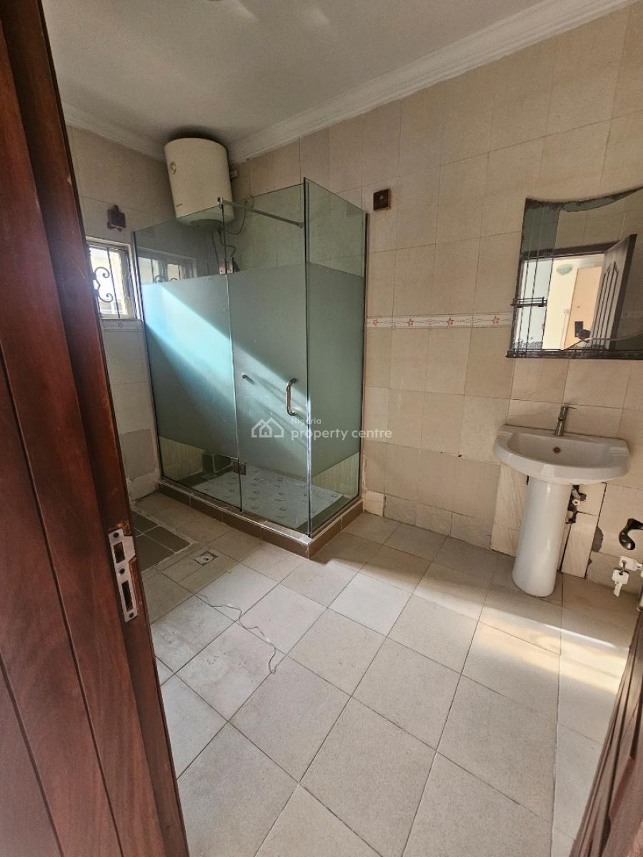 Spacious 4-bedroom Flat, Lekki Phase 1, Lekki, Lagos, Flat / Apartment for Rent