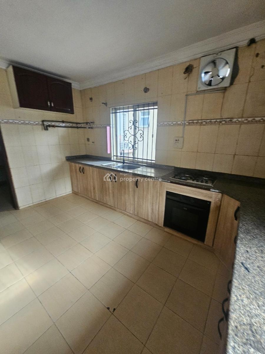 Spacious 4-bedroom Flat, Lekki Phase 1, Lekki, Lagos, Flat / Apartment for Rent