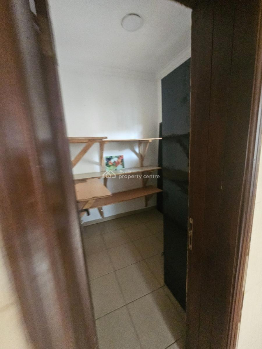 Spacious 4-bedroom Flat, Lekki Phase 1, Lekki, Lagos, Flat / Apartment for Rent