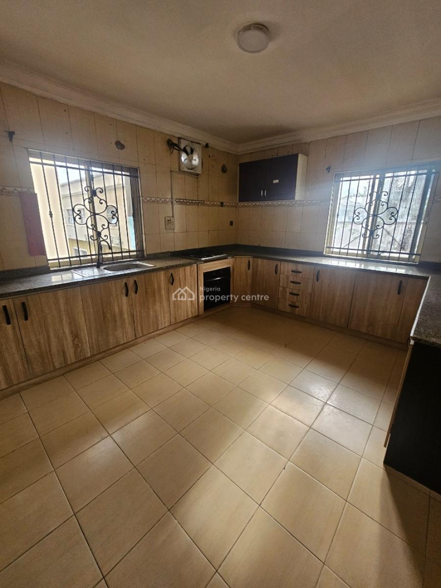 Spacious 4-bedroom Flat, Lekki Phase 1, Lekki, Lagos, Flat / Apartment for Rent