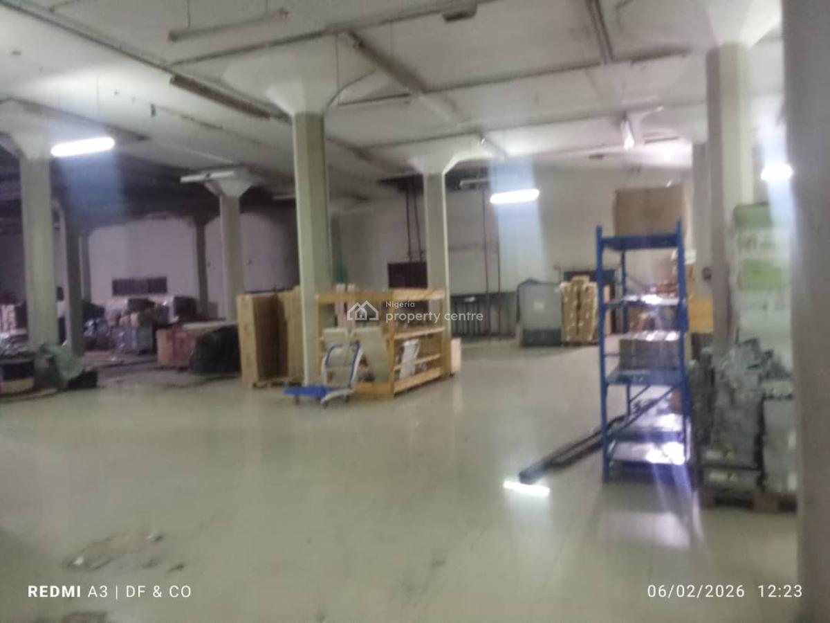 Nice and Well Maintained 1980sqm Industrial Warehouse, Off Eric Moore Road Surulere Lagos, Eric Moore, Surulere, Lagos, Warehouse for Rent