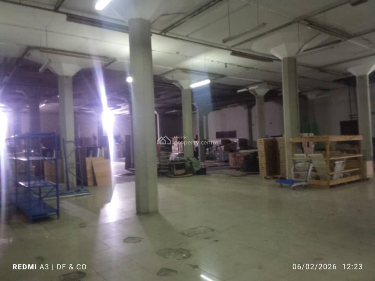 Nice and Well Maintained 208sqm in Surulere, Off Eric Moore Road Surulere Lagos, Eric Moore, Surulere, Lagos, Warehouse for Rent