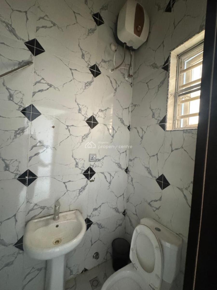 Big Room Upstairs in a Shared Duplex, Orchid, Eleganza, Lekki Phase 1, Lagos., Lekki, Lagos, Self Contain (single Rooms) for Rent