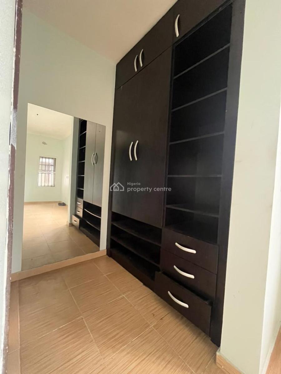 Spacious 2 Bedroom Apartment Full Serviced, Platinum Way, Lekki Phase 1, Lekki, Lagos, Flat / Apartment for Rent