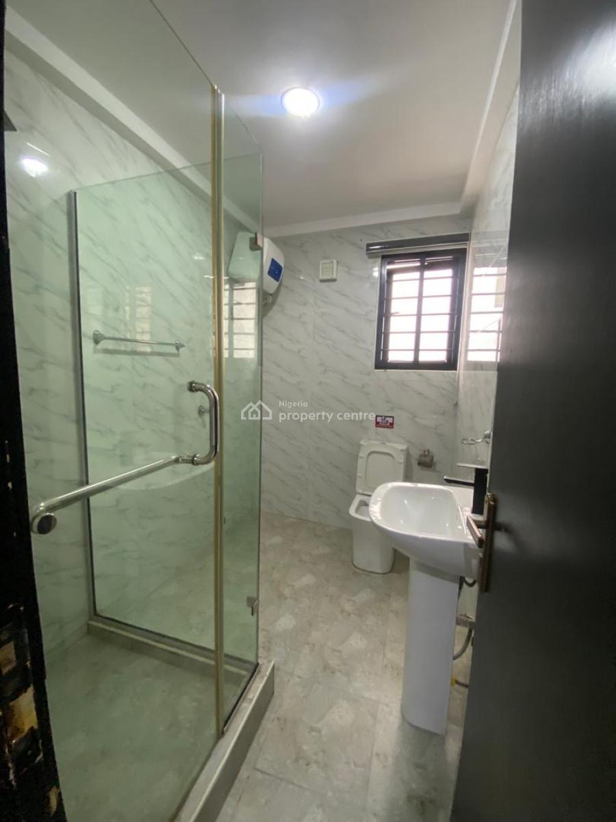 Serviced and Spaciously Built 3 Bedroom Apartment with 1 Room Bq, Lekki Right, Lekki Phase 1, Lekki, Lagos, Flat / Apartment for Rent