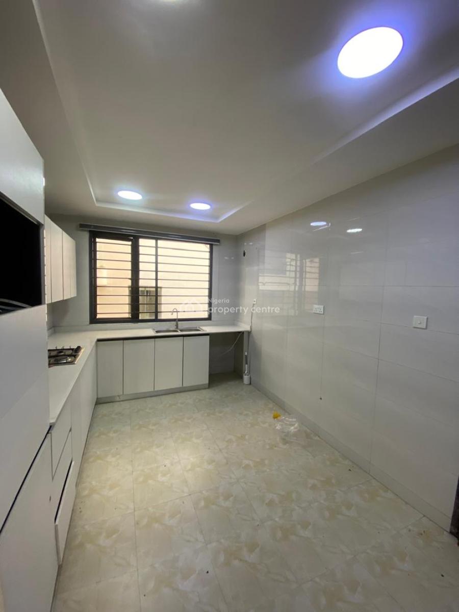 Serviced and Spaciously Built 3 Bedroom Apartment with 1 Room Bq, Lekki Right, Lekki Phase 1, Lekki, Lagos, Flat / Apartment for Rent