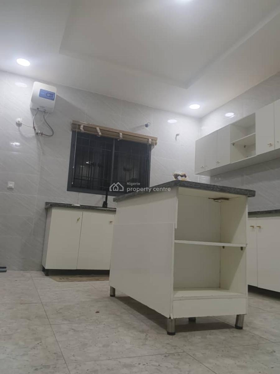 4 Bedroom Terrace Duplex, Close to Nnpc, Guzape District, Abuja, Terraced Duplex for Rent