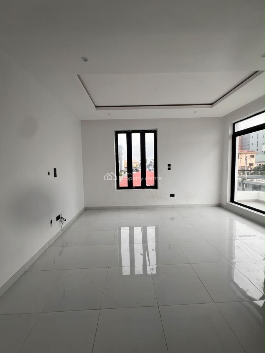 Stunning 2 Bedroom Apartment with Elevator, Stunning 2 Bedroom Apartment with Elevator, Lekki Phase 1, Lekki, Lagos, Block of Flats for Sale