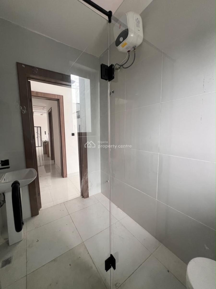 Stunning 2 Bedroom Apartment with Elevator, Stunning 2 Bedroom Apartment with Elevator, Lekki Phase 1, Lekki, Lagos, Block of Flats for Sale