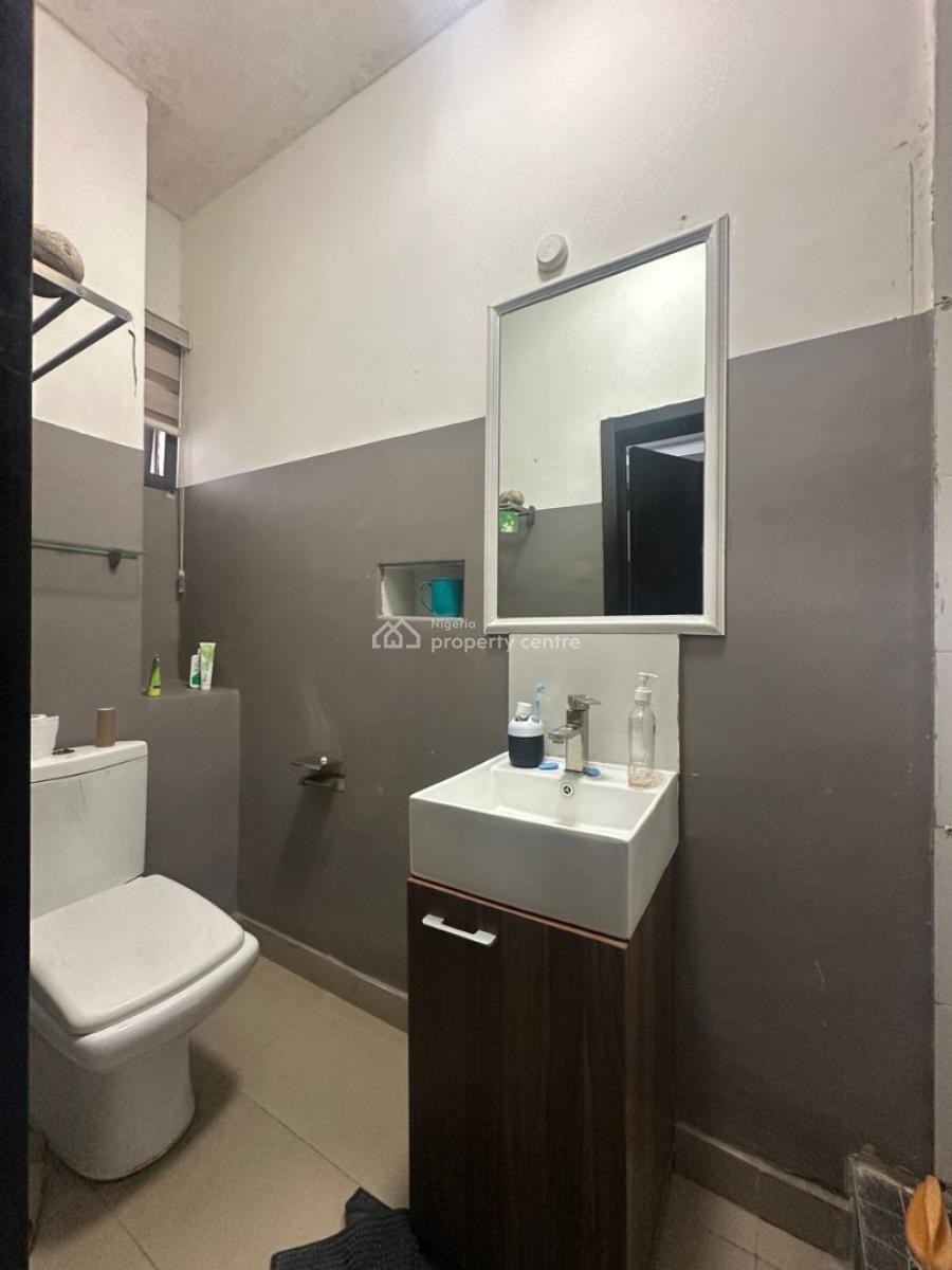 Clean & Well-maintained 3-bedroom Unfurnished Apartment, Victoria Island (vi), Lagos, Flat / Apartment for Sale