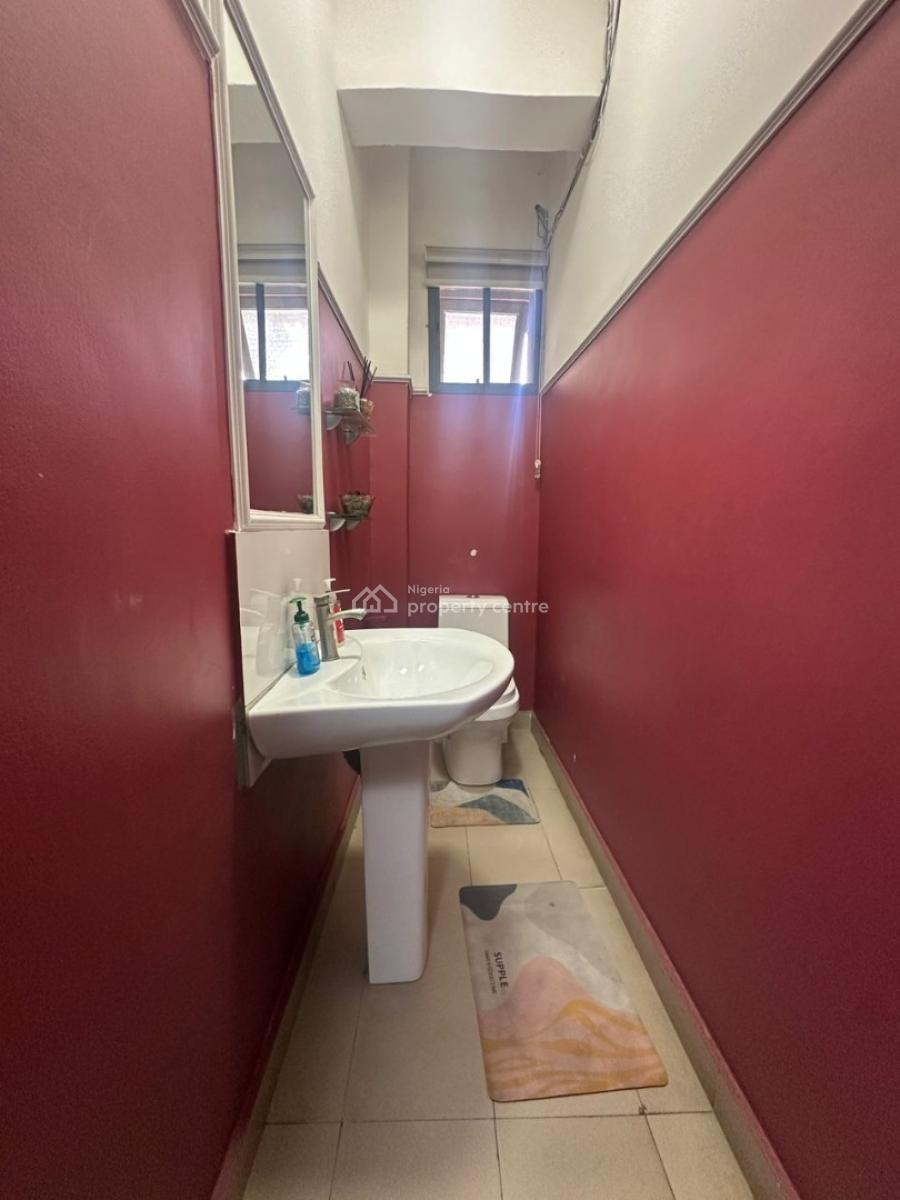 Clean & Well-maintained 3-bedroom Unfurnished Apartment, Victoria Island (vi), Lagos, Flat / Apartment for Sale