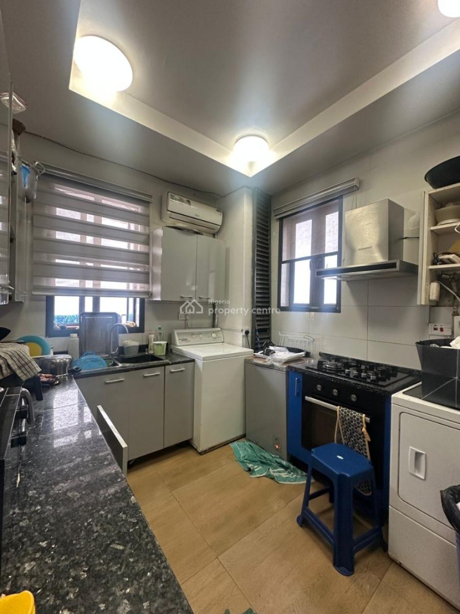 Clean & Well-maintained 3-bedroom Unfurnished Apartment, Victoria Island (vi), Lagos, Flat / Apartment for Sale
