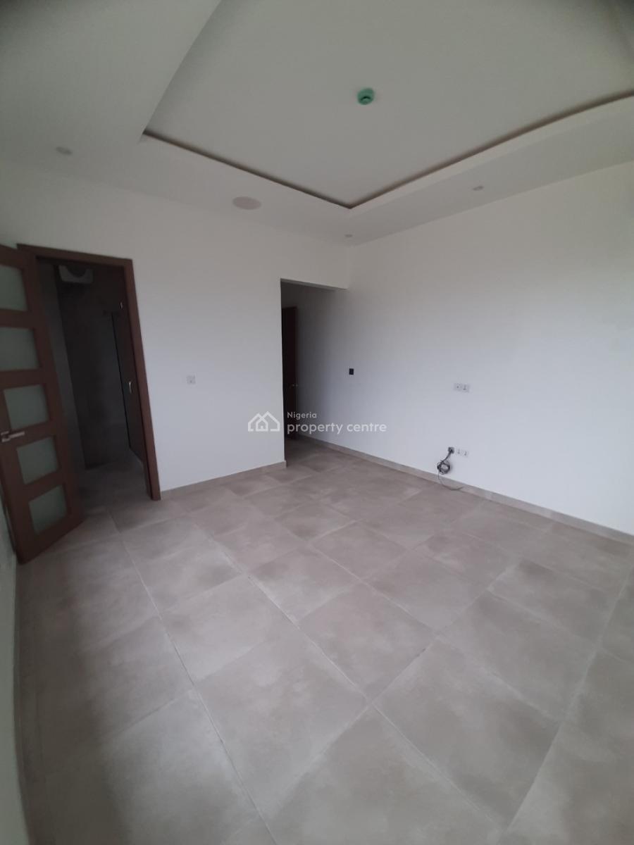 Serviced with 24/7 Power Supply 2 Bedroom En-suite Flat with an Open F, Lekki Phase 1, Lekki, Lagos, Flat / Apartment for Rent