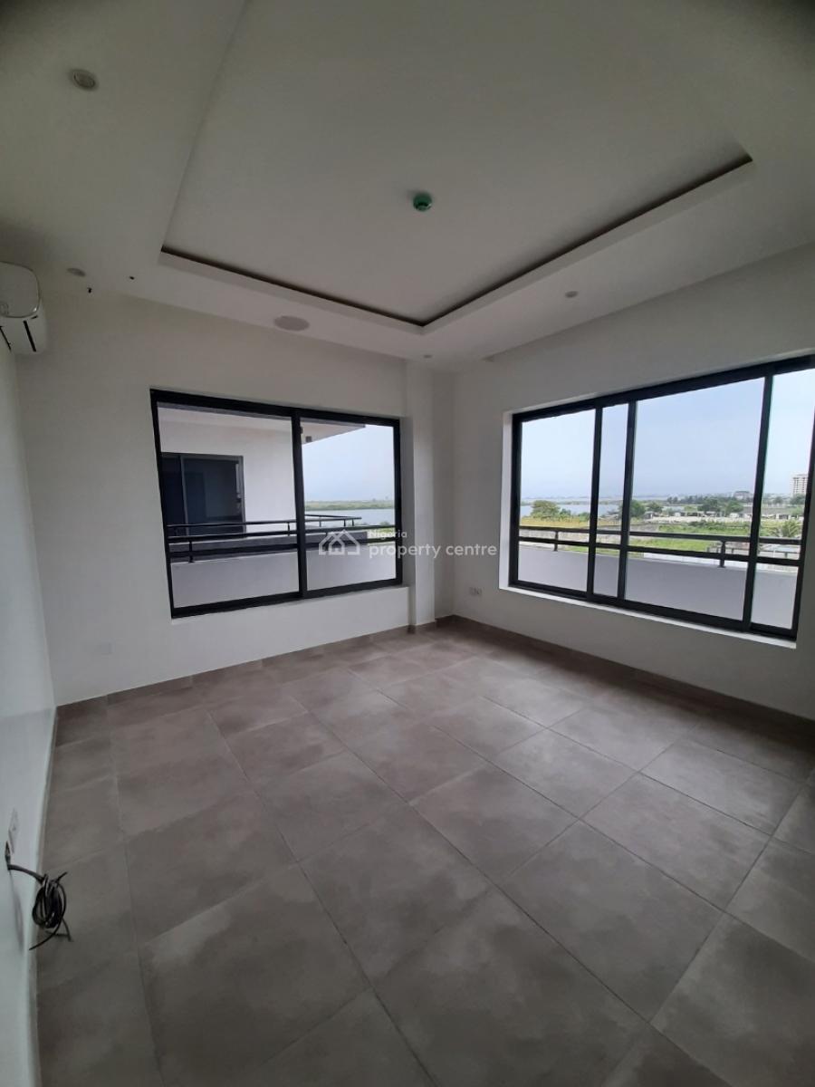 Serviced with 24/7 Power Supply 2 Bedroom En-suite Flat with an Open F, Lekki Phase 1, Lekki, Lagos, Flat / Apartment for Rent