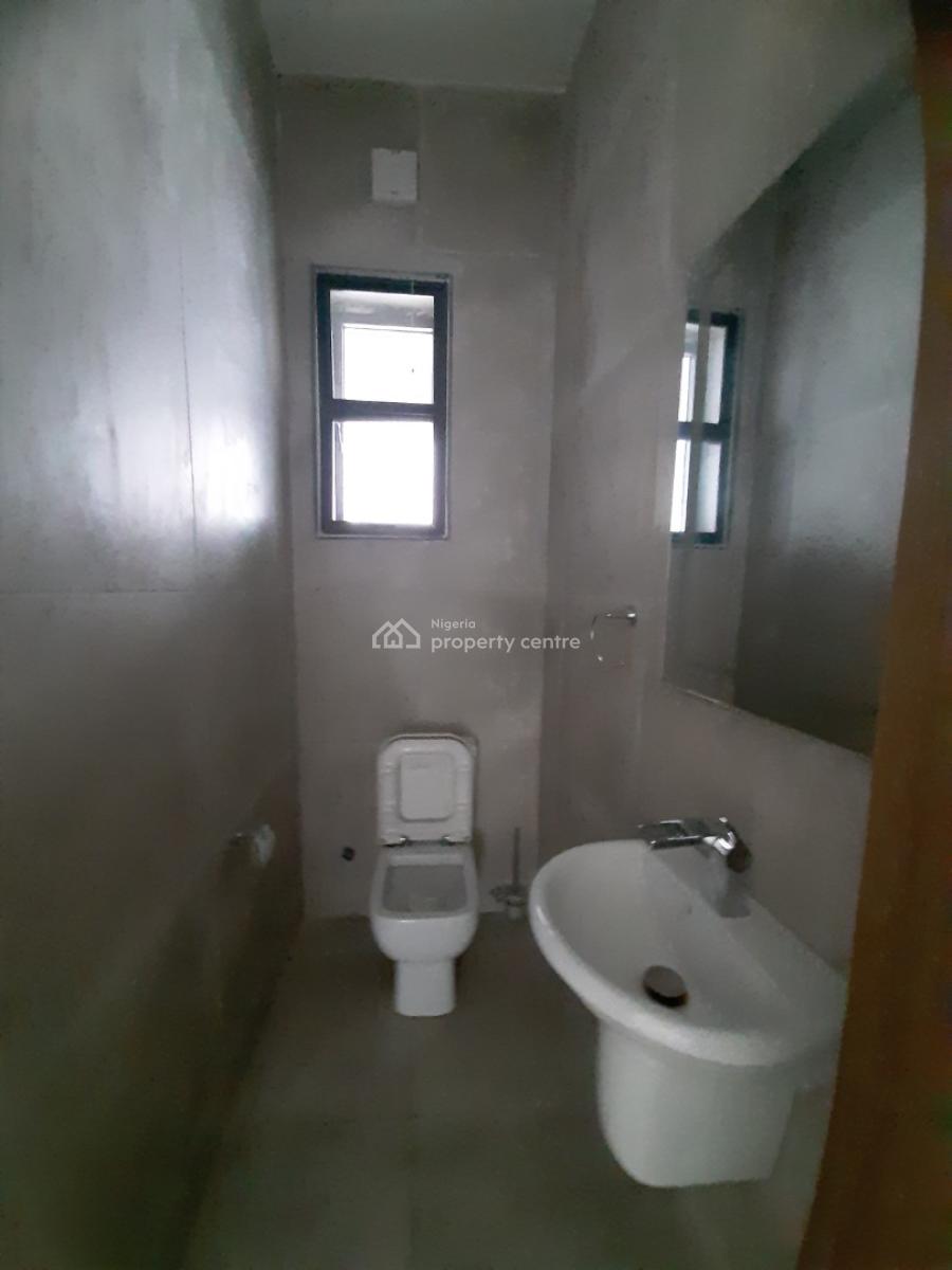 Serviced with 24/7 Power Supply 2 Bedroom En-suite Flat with an Open F, Lekki Phase 1, Lekki, Lagos, Flat / Apartment for Rent
