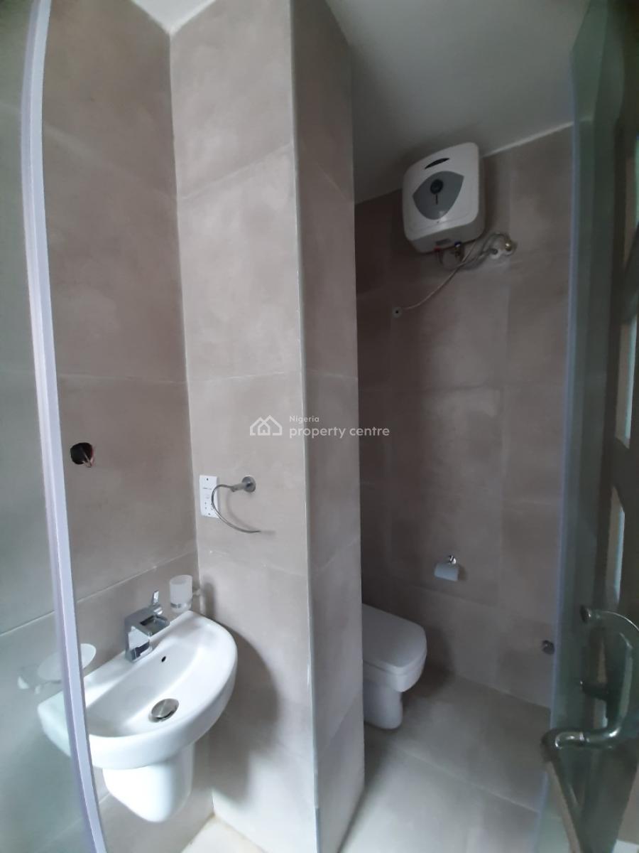 Serviced with 24/7 Power Supply 2 Bedroom En-suite Flat with an Open F, Lekki Phase 1, Lekki, Lagos, Flat / Apartment for Rent