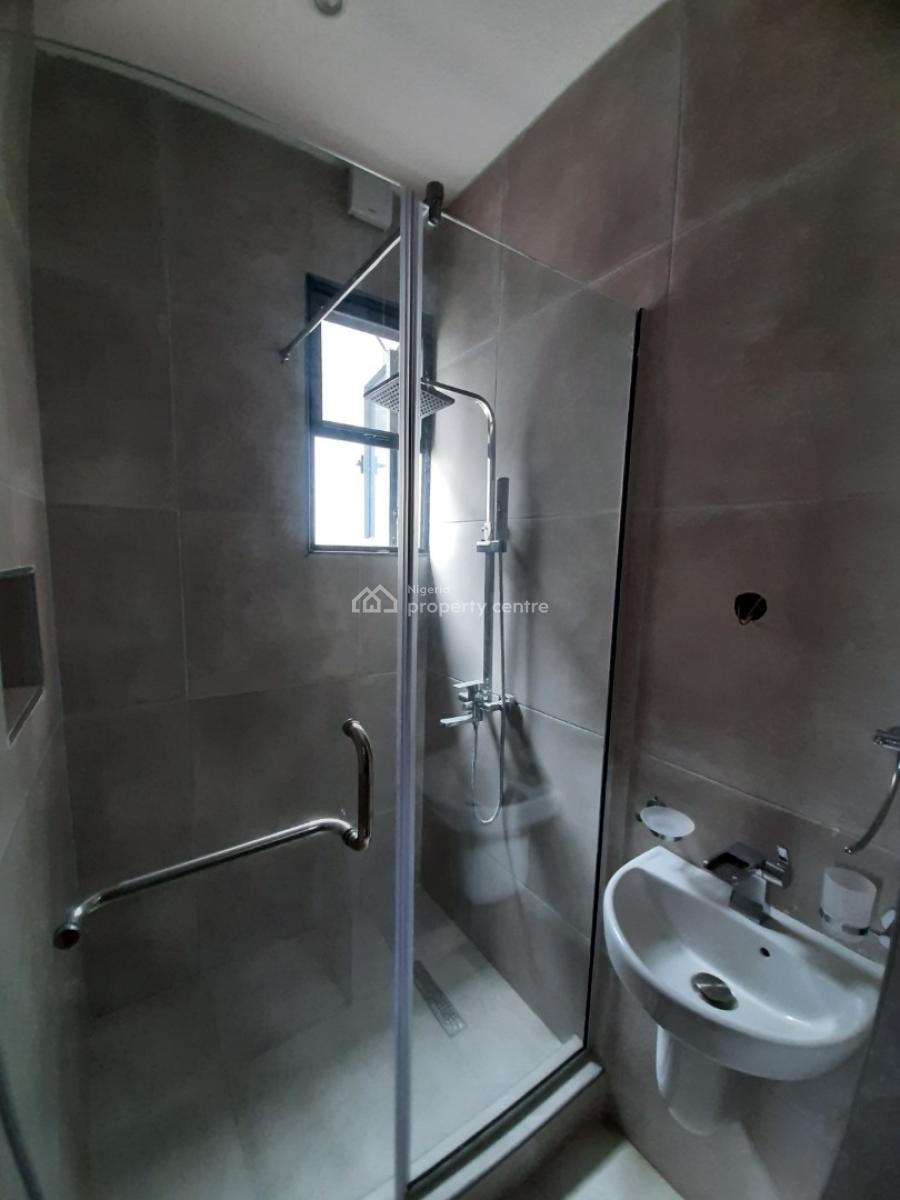Serviced with 24/7 Power Supply 2 Bedroom En-suite Flat with an Open F, Lekki Phase 1, Lekki, Lagos, Flat / Apartment for Rent