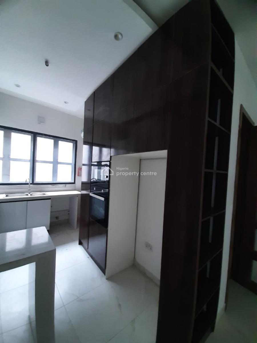 Serviced with 24/7 Power Supply 2 Bedroom En-suite Flat with an Open F, Lekki Phase 1, Lekki, Lagos, Flat / Apartment for Rent