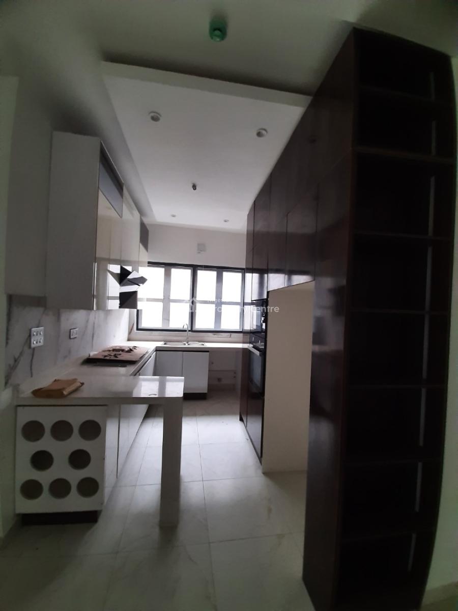Serviced with 24/7 Power Supply 2 Bedroom En-suite Flat with an Open F, Lekki Phase 1, Lekki, Lagos, Flat / Apartment for Rent