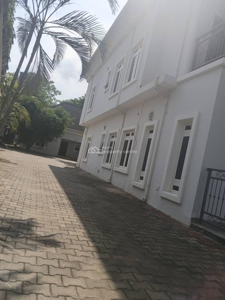 4bedroom Semi Detached Duplex, Tarred Road, Guzape District, Abuja, Semi-detached Duplex for Rent