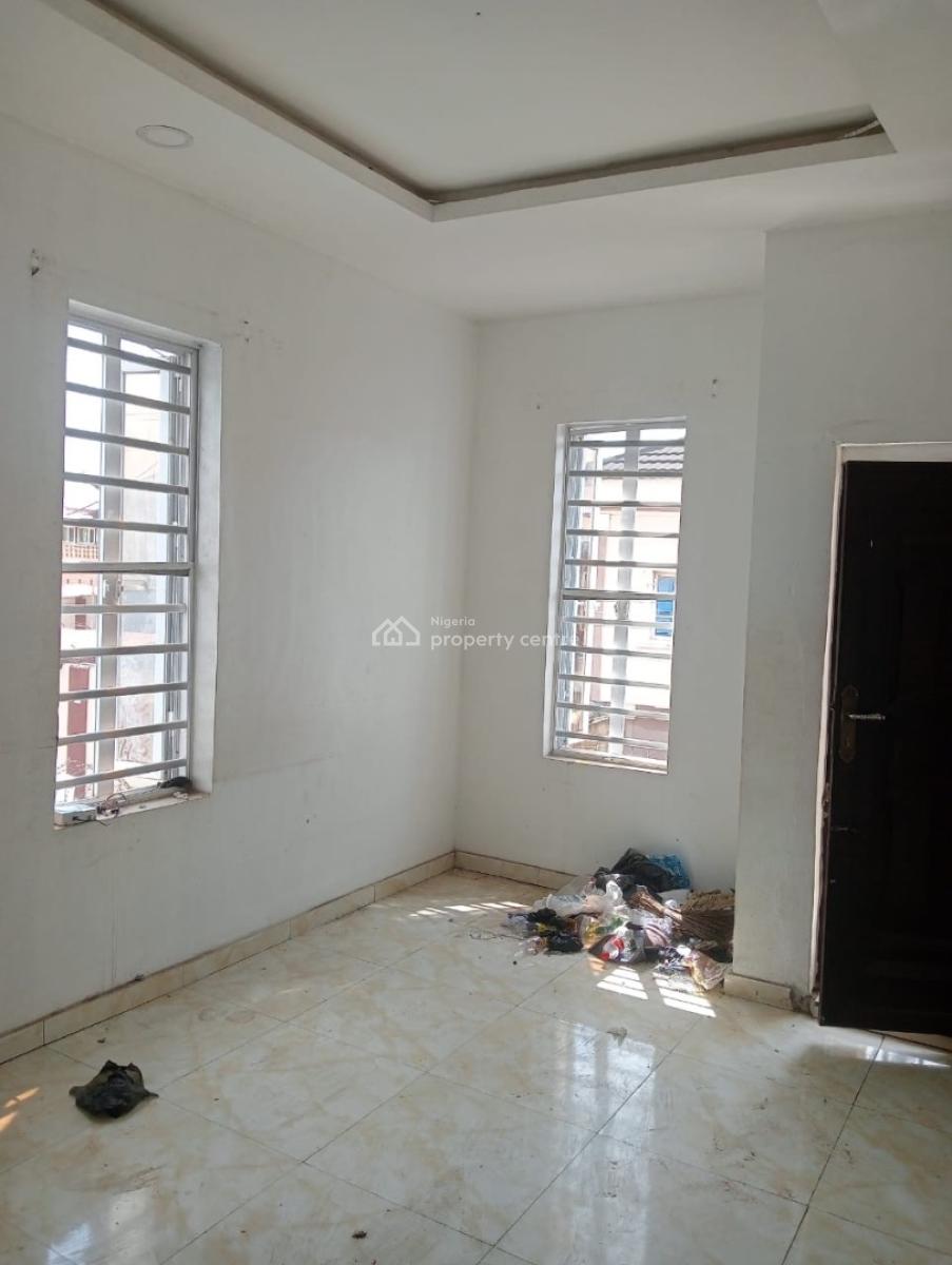 Mini Flat Upstairs Available in a Secured Neighborhood, Jimoh Shobowale Street, Gra Phase 1, Magodo, Lagos, Mini Flat (room and Parlour) for Rent