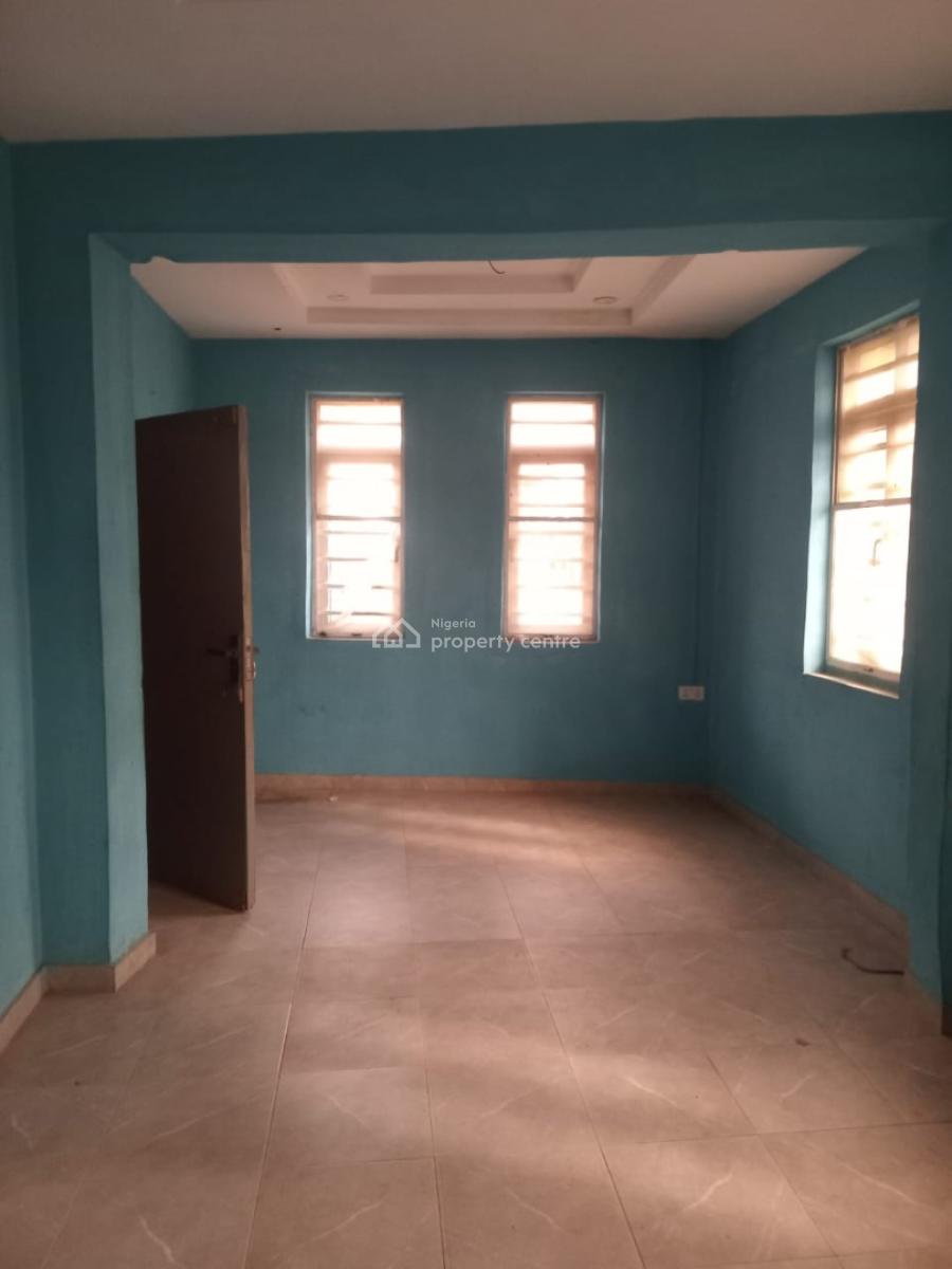 3-bedroom Flat, Ebute Metta East, Yaba, Lagos, Office Space for Rent