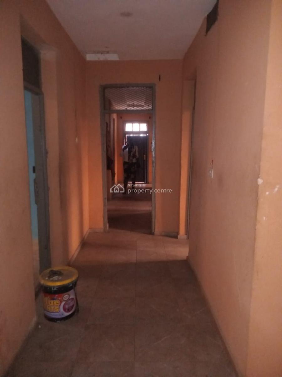 3-bedroom Flat, Ebute Metta East, Yaba, Lagos, Office Space for Rent